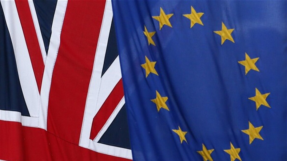 Υπέρ της παραμονής στην ΕΕ οι Βρετανοί, σύμφωνα με δημοσκόπηση 